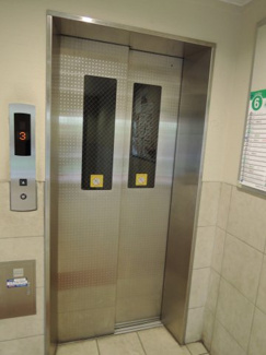 【その他共用部分】 | お買い物時やベビーカーの出し入れに便利なエレベーター付