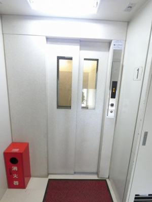 【その他共用部分】 | パークシティ金沢八景E棟 | お買い物時やベビーカーの出し入れに便利なエレベーター付。