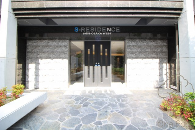S-RESIDENCE新大阪WESTのエントランス