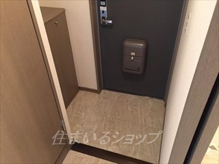 広島市安佐北区三入３丁目のアパートの玄関|シューズボックス