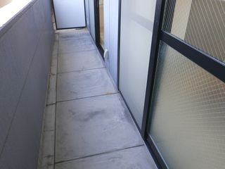 広島市安佐北区三入３丁目のアパートのバルコニー