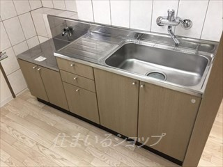 広島市安佐北区三入３丁目のアパートのキッチン