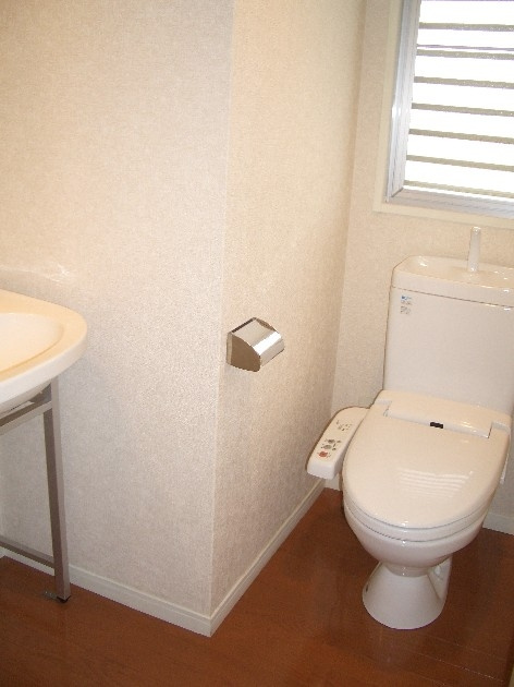 サヴォイバンヤンツリー　6階のトイレ|別号室のものです。現状優先になります。