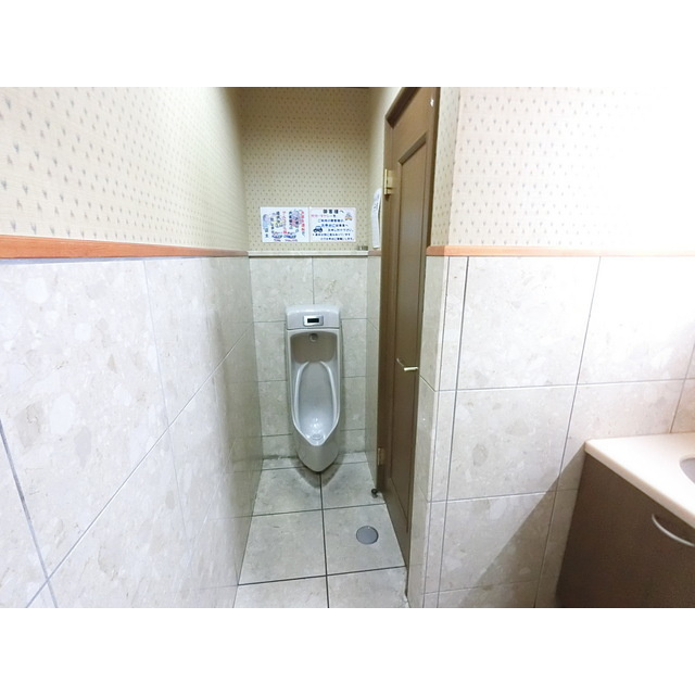 羽島市竹鼻町飯柄の店舗事務所のトイレ|男子トイレ