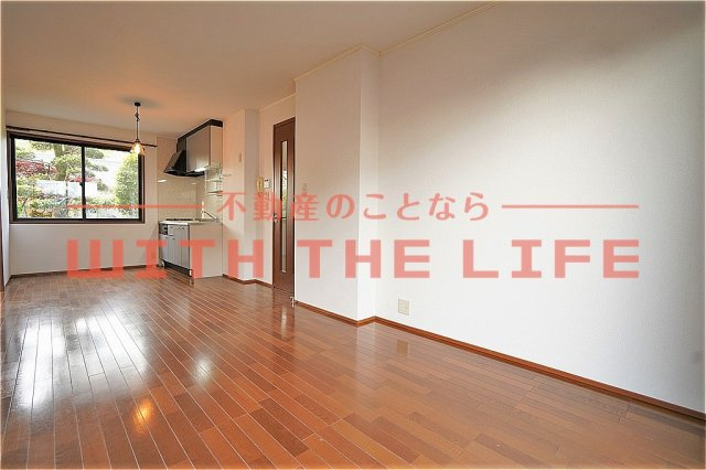 ハイム東山Ⅰ【キャッシュバック対象物件】の居間・リビング|こちらの居間で趣味の時間をお楽しみください※現状優先