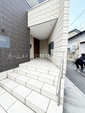 Steady稲田本町のエントランス