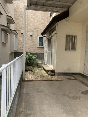 【駐車場】 | 南街5丁目貸家 | 駐車場があるので、車を買う予定の方も安心です。