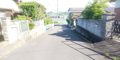 【前面道路含む現地写真】 | 丸亀市飯山町東坂元　中古住宅