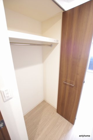 ララプレイス大阪福島プレッソ　仲介手数料無料の収納