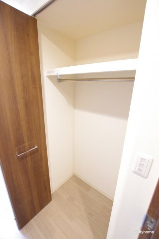 ララプレイス大阪福島プレッソ　仲介手数料無料の収納