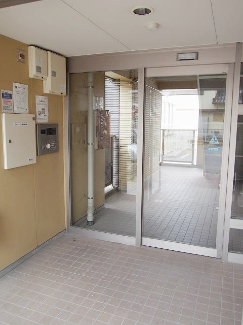 イーメゾンズ豊倉のエントランス