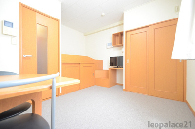 【居間・リビング】 | レオパレスセレンコート高井田