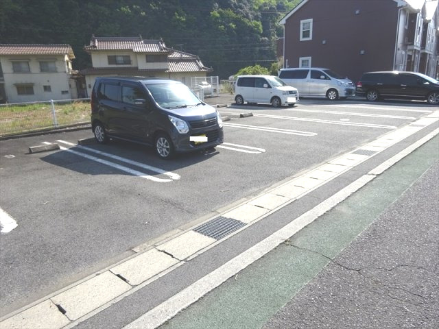 リーパ・フルーミニスの駐車場