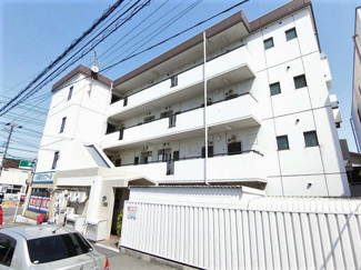 【外観】 | コンビニやスーパーが近くて便利な立地の4階建てマンション☆最寄りバス停まで徒歩2分！雨の日の通勤やお出かけもバス利用でスムーズです♪