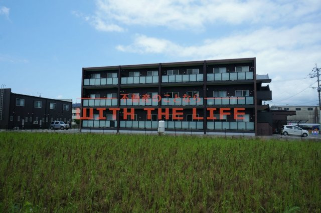 ルネスコートＮｅｗＲ（ニューアール）【キャッシュバック対象物件】の外観|外観は落ち着いています