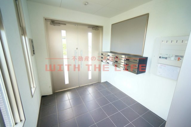 ルネスコートＮｅｗＲ（ニューアール）【キャッシュバック対象物件】のロビー|落ち着いたロビーです