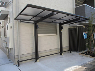 【その他共用部分】 | 屋根付きの駐輪場があるので雨が降っても安心です☆駅まで自転車もおすすめです！
