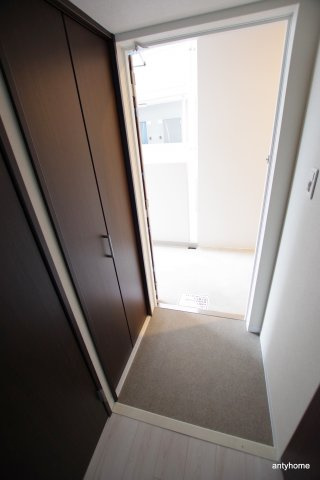 ファーストフィオーレ新梅田　仲介手数料無料の玄関