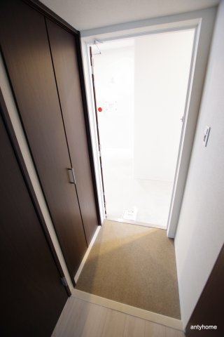 ファーストフィオーレ新梅田　仲介手数料無料の玄関
