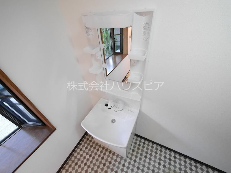 花山台貸家の洗面所|忙しい朝には欠かせない洗面所です