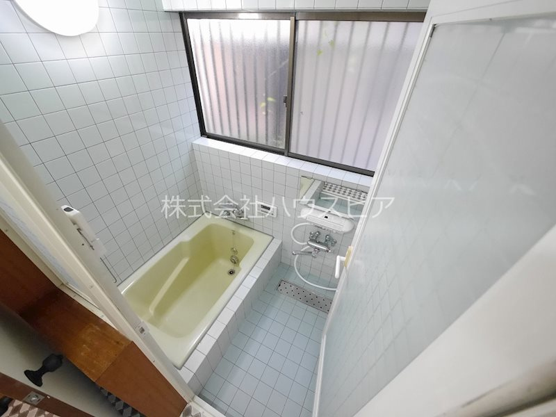 花山台貸家の浴室|追い炊き付き。