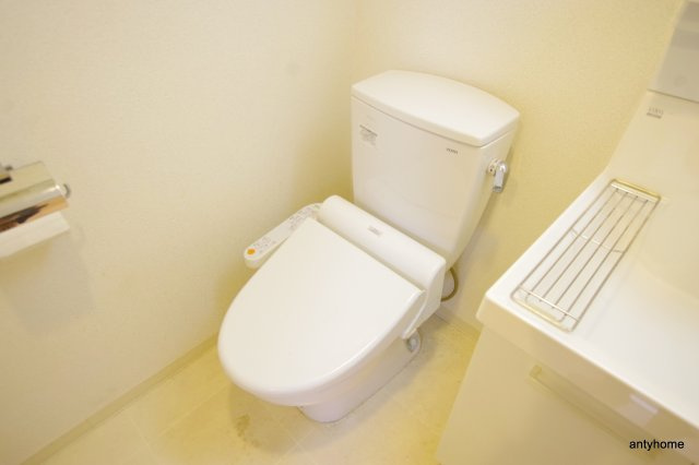 エステムコート新大阪9グランブライト　仲介手数料無料のトイレ