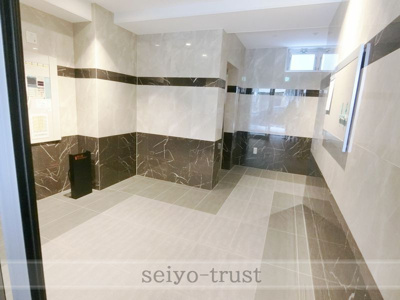 【エントランス】 | Axis Bld | 落ち着いたエントランスです