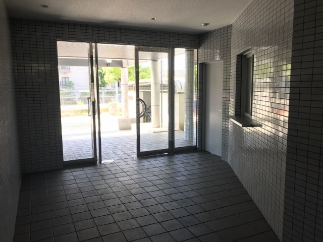 エメロード翠ヶ丘のエントランス