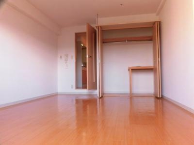 ハウスセゾン四条通の子供部屋|洋室