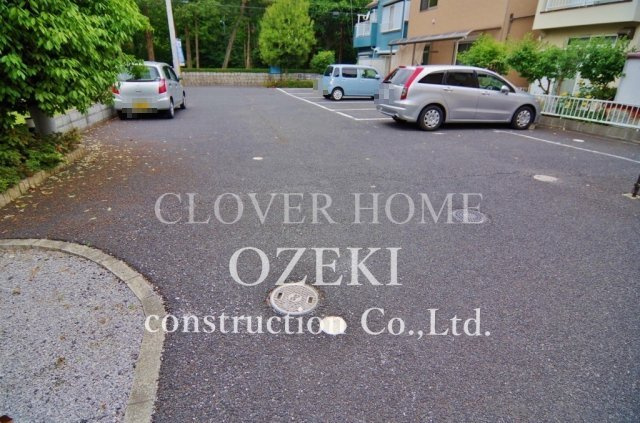 メゾン・パークスAの駐車場