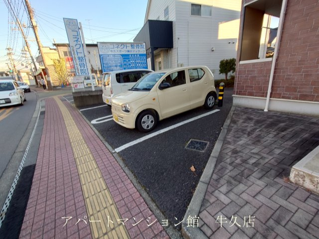 パルテールスクウェアの駐車場