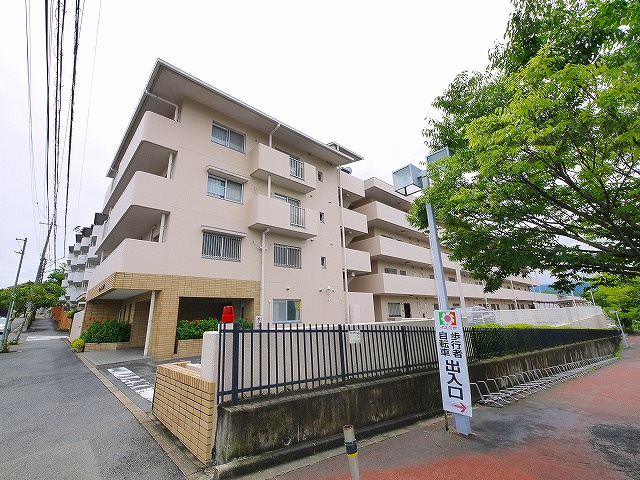 チュリス学園前　第２の外観