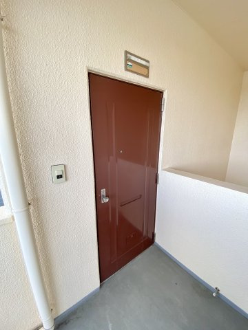 鍋嶋マンションの玄関