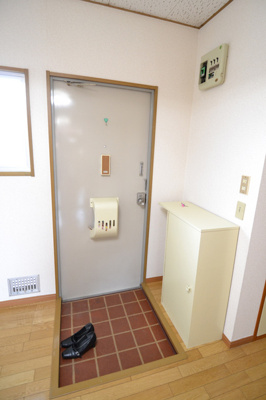 【玄関】 | あづまハイツ | ※写真は同タイプの部屋のものです。現況を優先します。