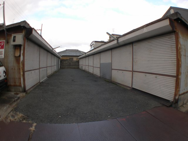 高田ガレージの外観