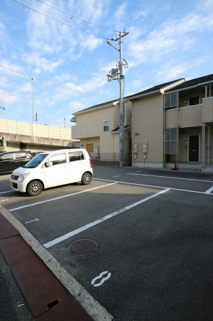 フロントハウスＡ棟の駐車場|駐車場