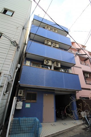 エストゥーディオ・コーモドの外観