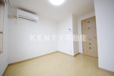 【居間・リビング】 | シュスラン大森 | こちらのリビングで趣味の時間をお楽しみください