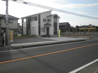 【前面道路含む現地写真】 | 前面道路含む現地写真です