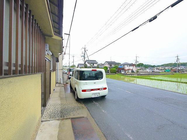 豊田貸家（法華寺町）の駐車場