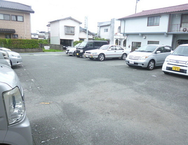 内野ハイツの駐車場|駐車場完備です