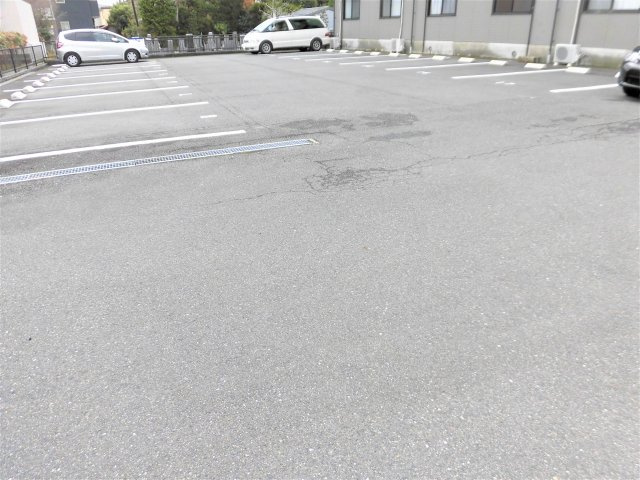 アーバンライフ久世Ⅱの駐車場