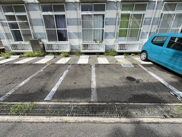 ブルーマカロン汐ノ宮の駐車場