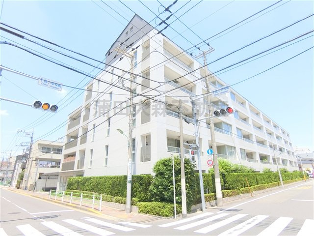 アールブラン千鳥町の外観|グッドデザイン賞受賞の洗練されたデザイナーズ分譲賃貸マンション
2008年1月築　RC鉄筋コンクリート造地上6階建て総戸数56戸
東京都大田区千鳥1丁目　東急池上線千鳥町駅近最寄り徒歩2分