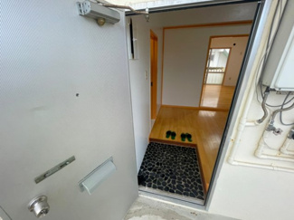 【玄関】 | 目取真荘 | ※307号室の写真を掲載しております。