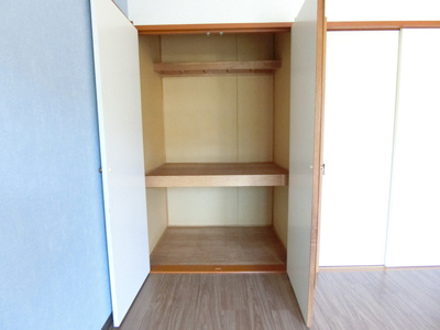 【収納】 | エーデルハイムC | 洋室6帖(間取り図左下)のお部屋にある収納スペースです！洋室のお部屋それぞれに収納スペースがあると便利ですね！
