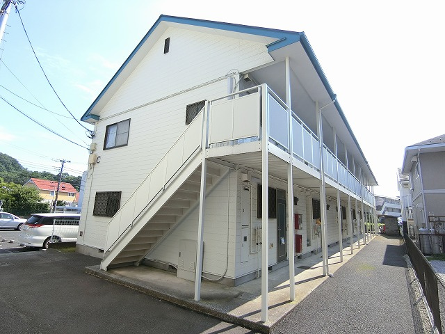 【外観】 | エーデルハイムC | 「綱島」駅・「日吉本町」駅・「新綱島」駅まで徒歩圏内！郵便局・コンビニ・スーパーが近くて便利な立地の2階建てアパートです☆