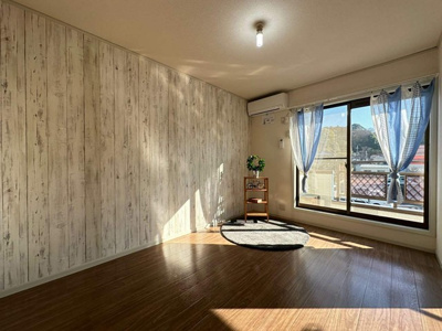 【洋室】 | エーデルハイムC | 南向き洋室6帖☆バルコニーに繋がるお部屋です！エアコン付きで1年中快適に過ごせますね☆