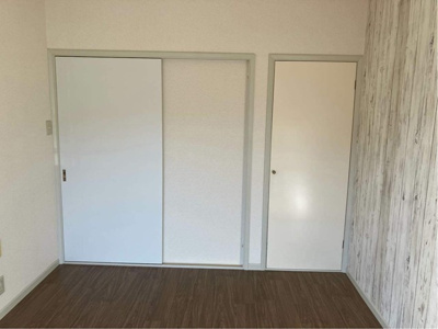 【洋室】 | エーデルハイムC | 南向き洋室6帖♪収納スペースがあります！お荷物の多い方もお部屋が片付いて快適に過ごせますね☆
