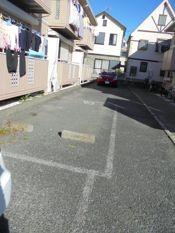 サンヴィレッヂ宮久保Ｂ棟の駐車場